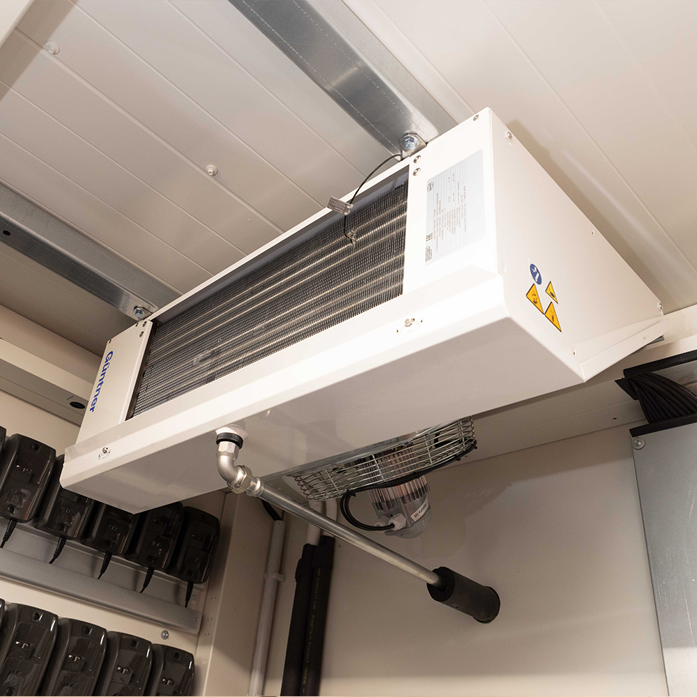 Heating/cooling unit for a controlled room temperature.