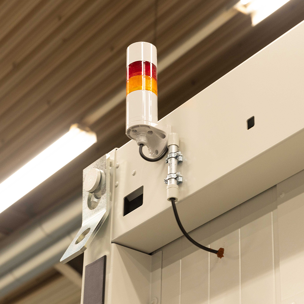 Signal light for alerting in the event of a malfunction.