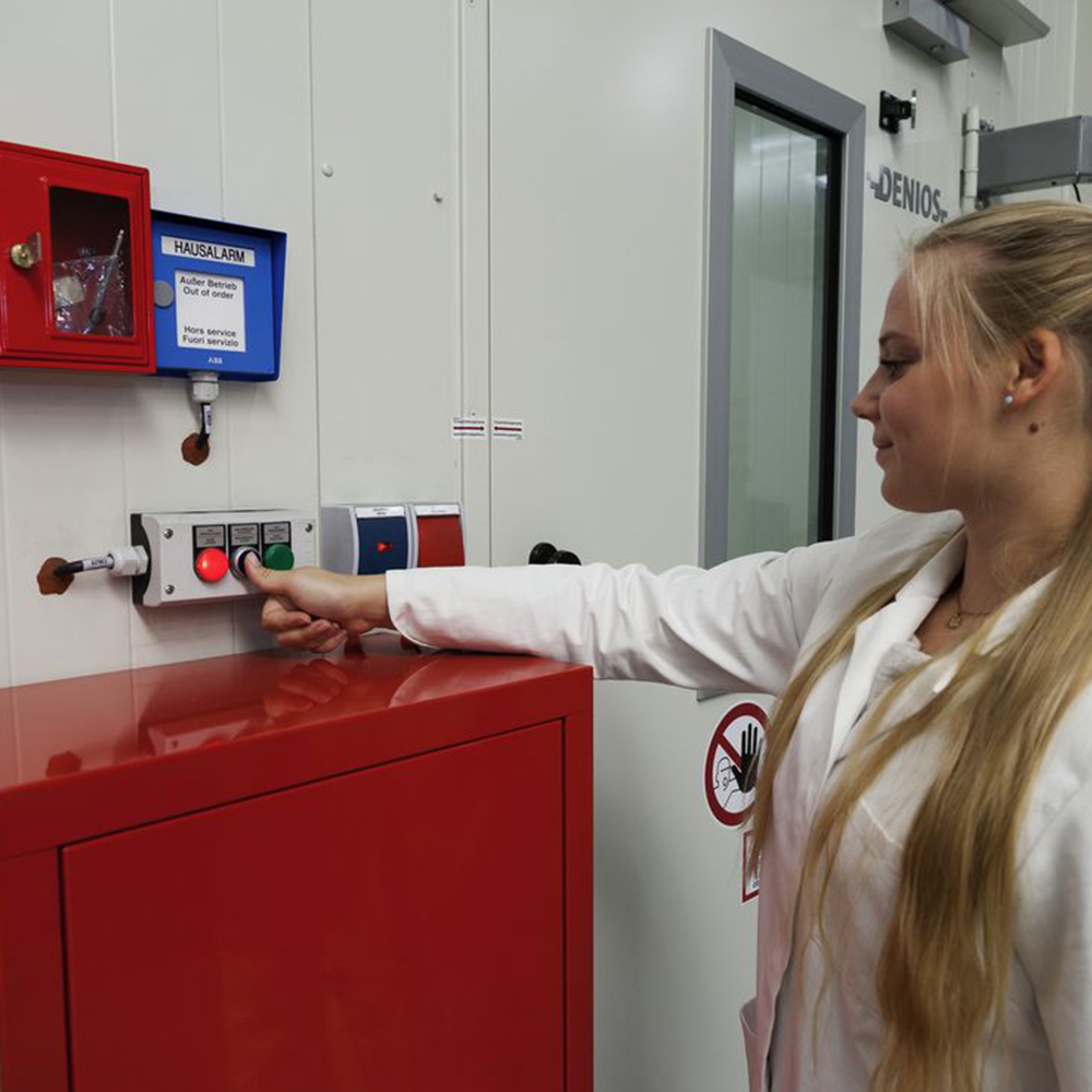 Manual switch for emergency signaling