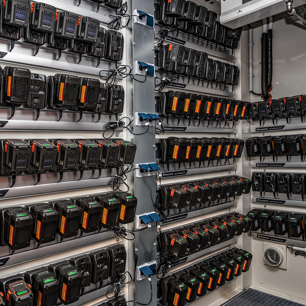 Charging rails with battery slots in the WFP Li-Ion Charge