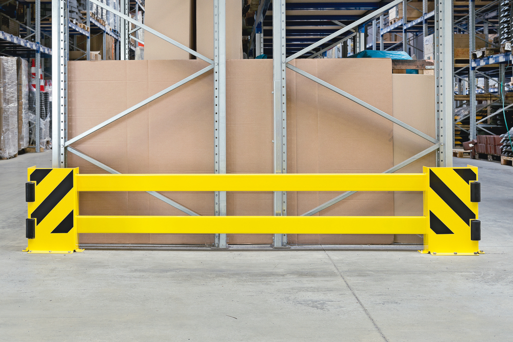 Profilo paracolpi per scaffal., estr. fino a 2700 mm, rivestito in plastica gialla, strisce nere